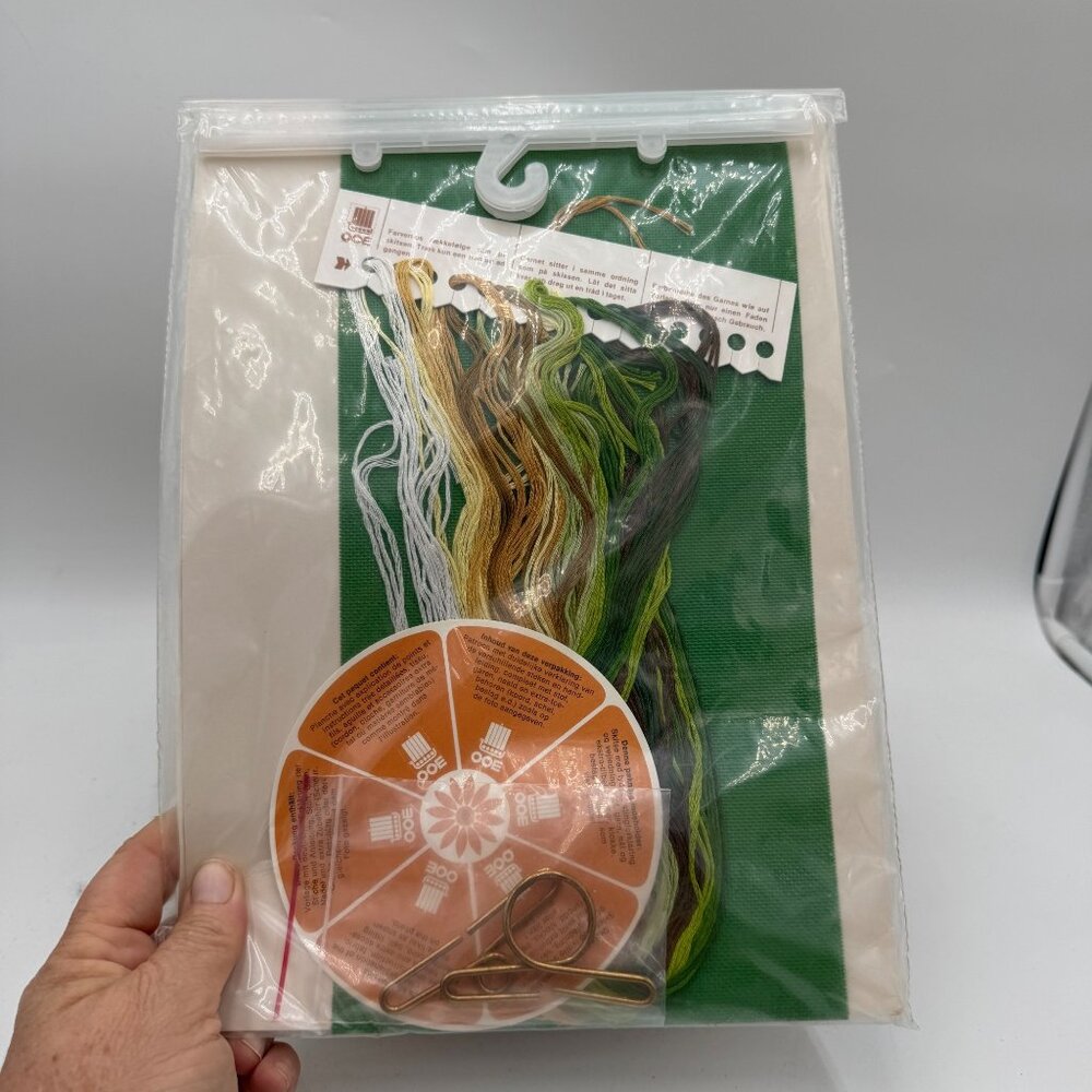 This is an Oehlenschläger Design OOE Roses Bellpull counted cross stitch kit New - Picture 7 of 9